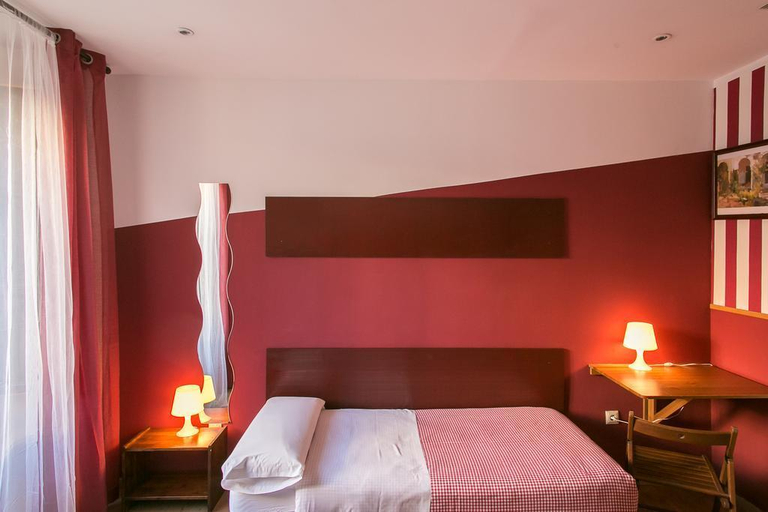 Bedroom 4, Hostal La  Casa  de la  Plaza, Madrid