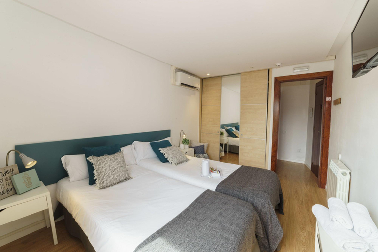 Bedroom 4, House by Pillow, Barcelona