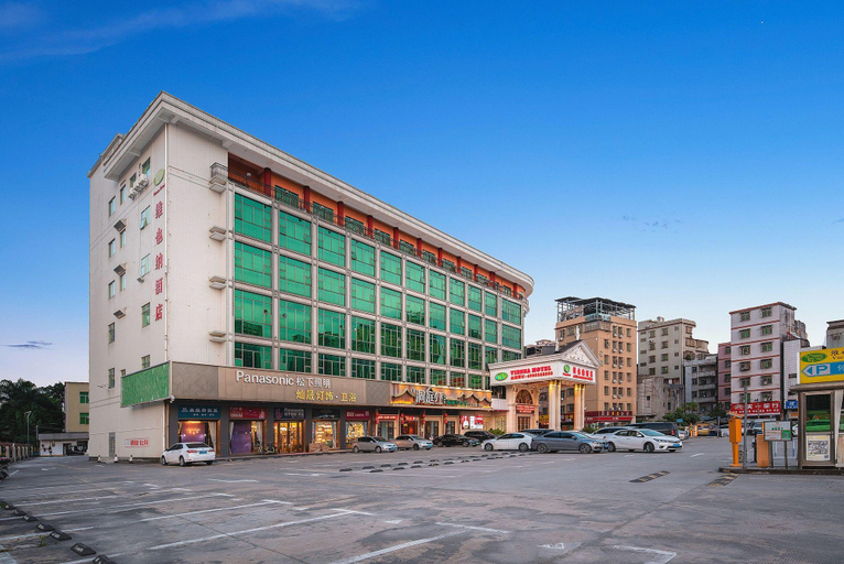 Exterior & Views