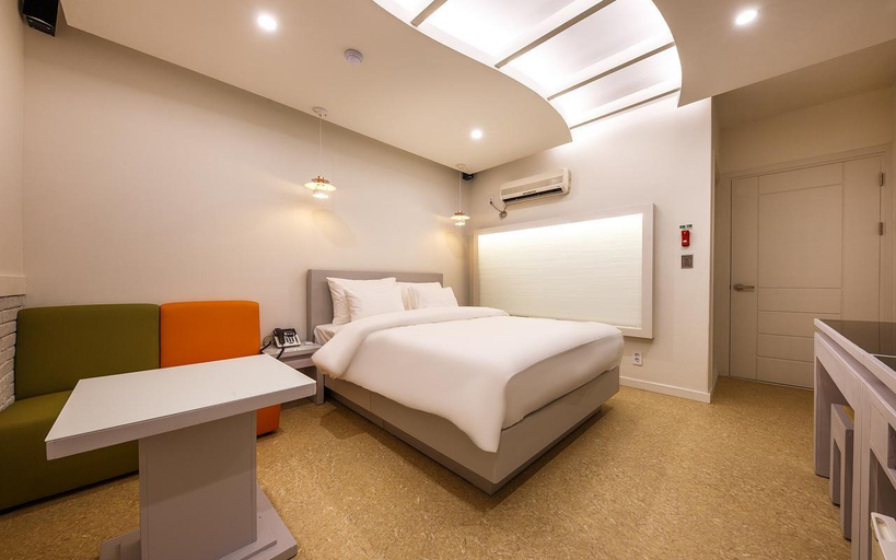 Bedroom 4, Cheonan Ikkeulim Hotel Abichon Main Building, Cheonan