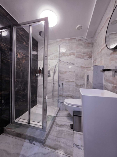 Bathroom 5, The Courtyard Lodge, Central Bedfordshire