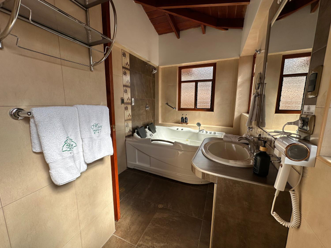 Bathroom 4, Hotel Mabey Urubamba, Urubamba