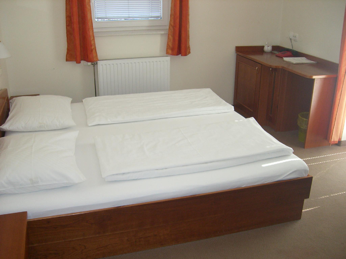Bedroom 3, Hotel Bajt, Maribor