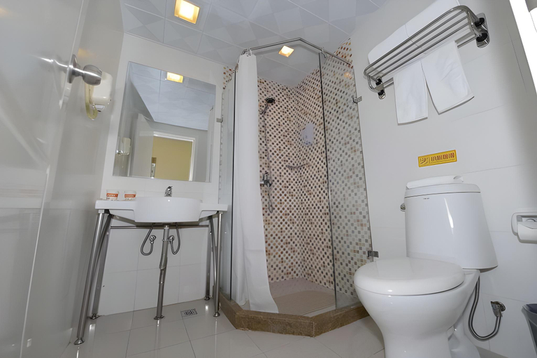 Bathroom, Home Inn Hotel Kunming Jinmafang Shulin Street, Kunming