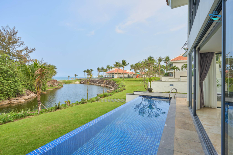 Sport & Beauty 2, The Ocean Villa Resort Pool View Beachfront Danang, Da Nang