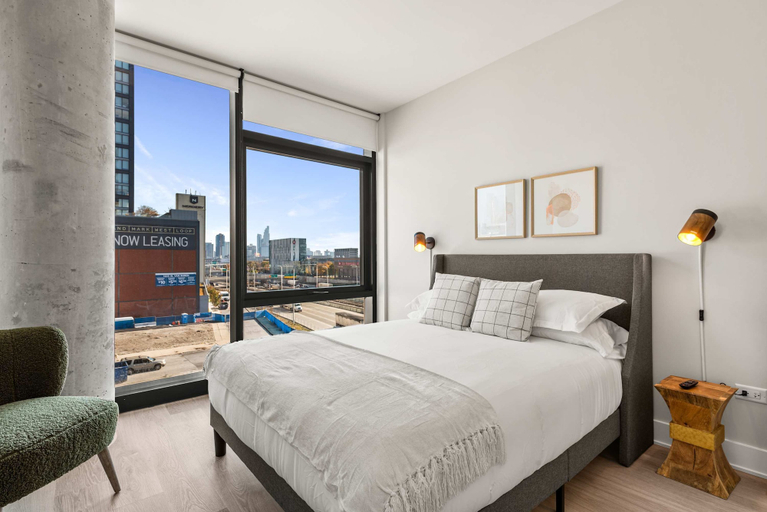 Room 3, Fulton Market Group Hub 2 Units Walk to Dining, Cook
