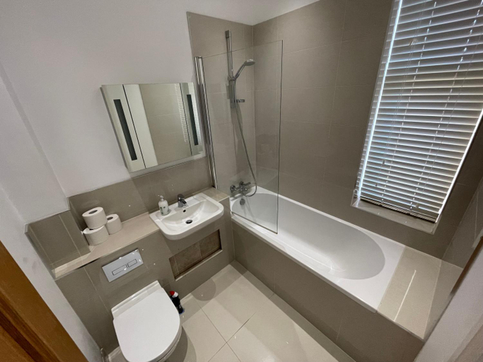 Bathroom 3, Travaal - 2 Bed Serviced Apartment Farnborough, Hampshire