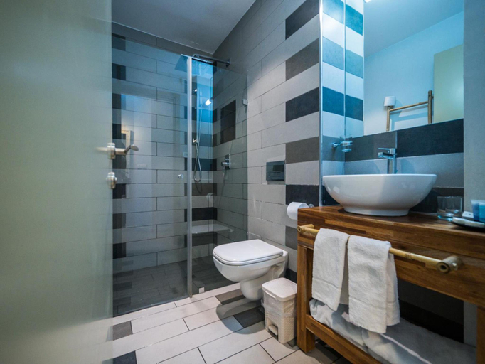 Bathroom 5, Batgalim Boutique Hotel