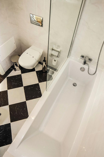 Bathroom 5, Lagoa Hotel, Lagoa