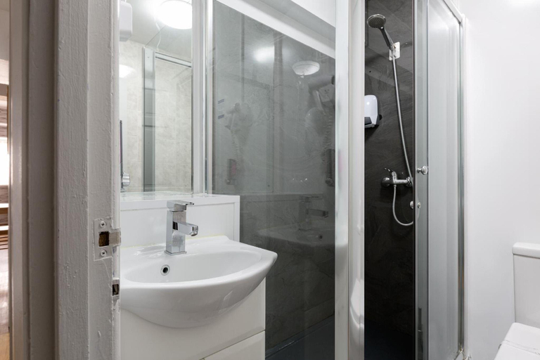 Bathroom 4, Hotel Robinson, Rome