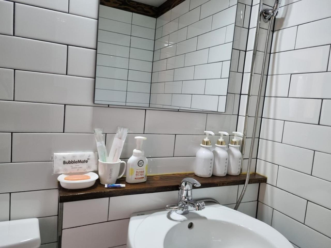 Bathroom 3, Gyeongju Wonhwaru, Gyeongju