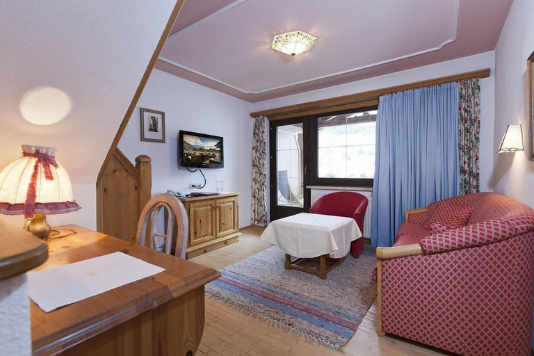 Bedroom 3, Superior Wellnesshotel Mein Almhof 4 S, Landeck