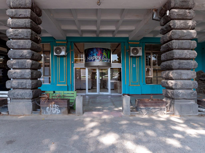 Entrance 2, Capsule Hotel Happy lounge, Tbilisi
