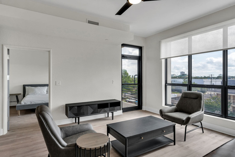 Room 3, Latitude Apartments, Jefferson