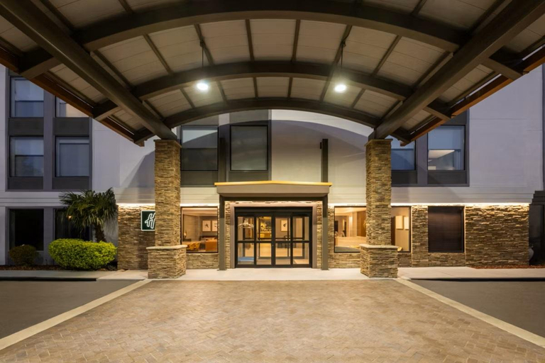 Exterior & Views 3, Holiday Inn & Suites COLUMBIA NORTHEAST, Richland