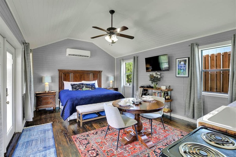 Bedroom 3, Luxurious & Intimate Cottage in Fred Wine Country!, Gillespie