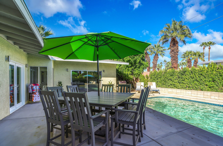 Outdoor dining 3, Luring Palms Oasis, Riverside