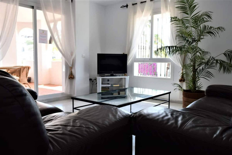 Room 2, Bright 2 Bedroom First Floor F-4, Málaga