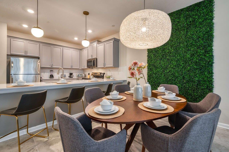 4, Chic 3BR Modern Condo, Spacious & Mickey-Themed, Osceola