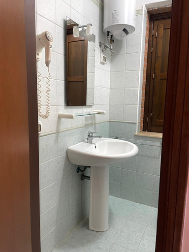 Bathroom 4, Riviera Village, Caltanissetta