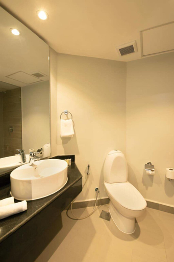 Bathroom, Giraffe Beach Hotel, Kinondoni