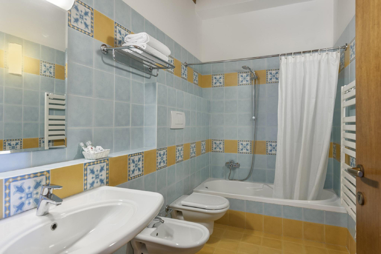 Bathroom 4, Castello Belvedere Apartments, Brescia