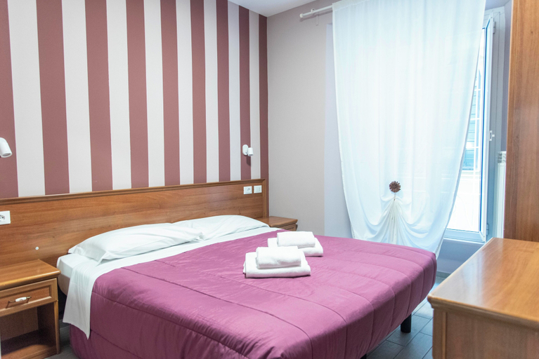 Bedroom 5, Parri Silton, Rome