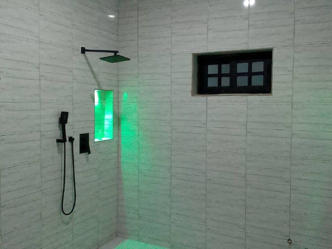 Bathroom 5, Sleepeaze Hotel, Dangbe East