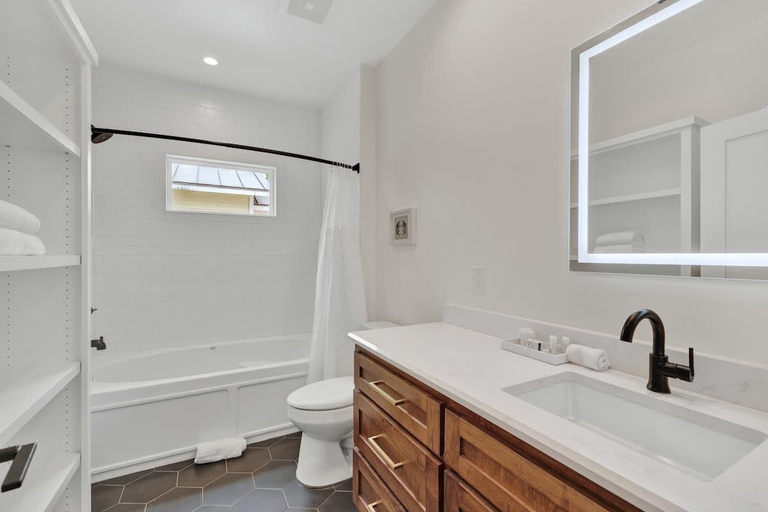Bathroom 4, The Grove Combo, Gillespie