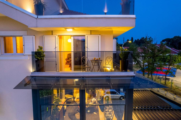 Others 3, Apartmani Tip-Top