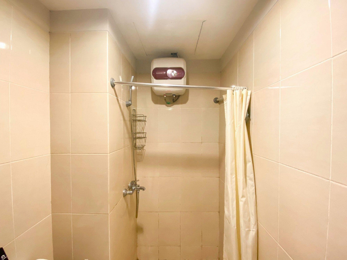 Bathroom 4, Cozy Studio Room At Oasis Cikarang Apartment, Cikarang