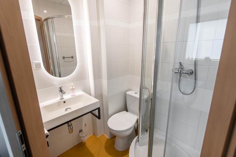 Bathroom 4, Sapphire Hotel Rooms Lechicka, Poznań City