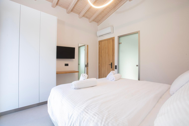 Others 4, Aelia Villa, Ionian Islands
