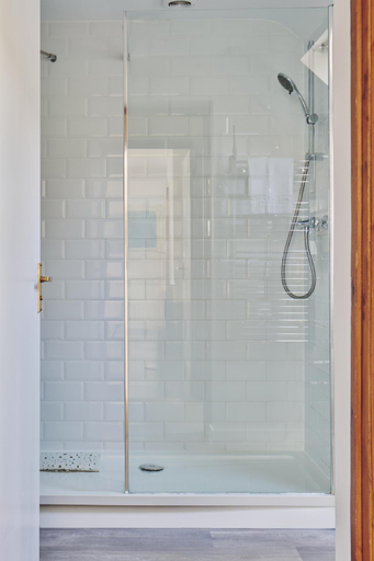 Bathroom 2, Oakey Cottage, Gloucestershire