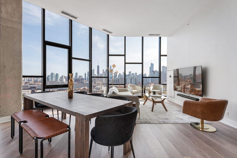 Room 1, River West 2 Penthouses Skyline Group Comfort, Cook