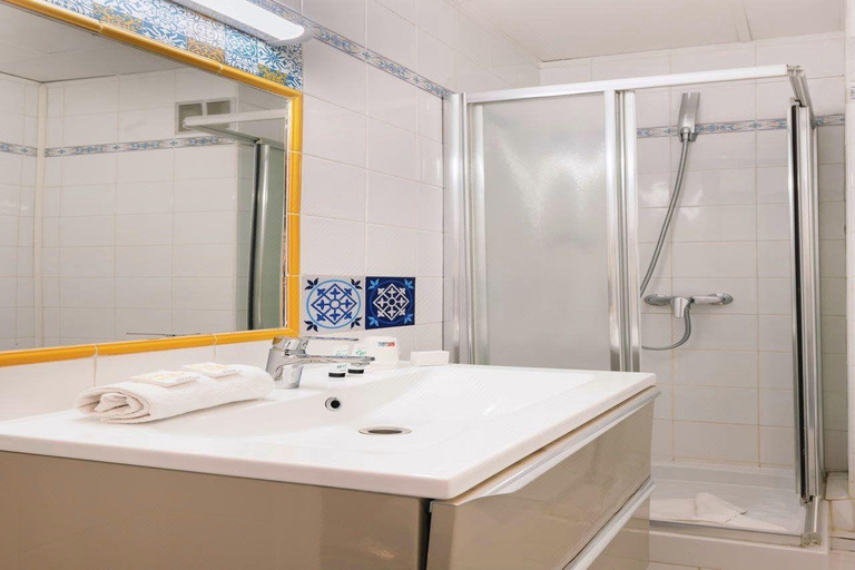 Bathroom 4, Hôtel KHLA Nice, Alpes-Maritimes