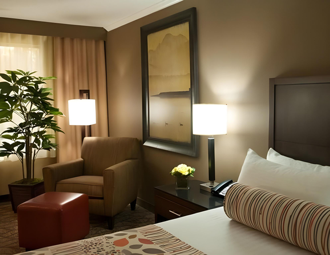 Bedroom 2, Airtel Plaza Hotel and Conference Center, Los Angeles