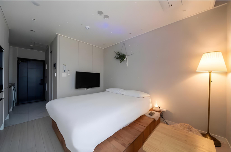 Bedroom, International Ocean Park Nine, Jung