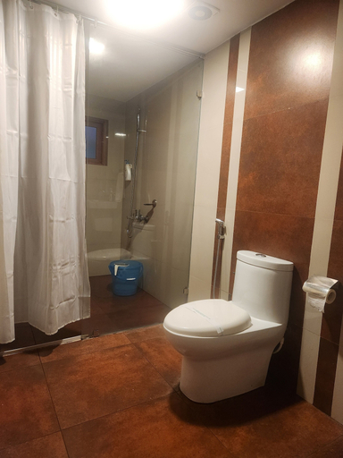 Bathroom 2, River Meadows, Pathanamthitta