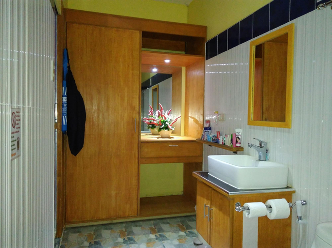 Bathroom 3, Mangos Beachfront Resort, Olongapo City