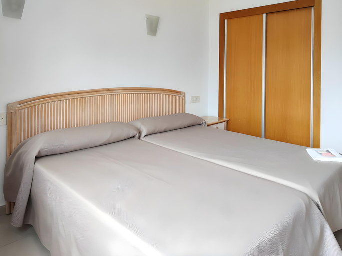 Bedroom 2, Hotel Porto, Valencia