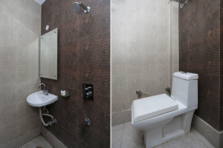 Bathroom 4, 12519 Hotel Sun Palace, Delhi