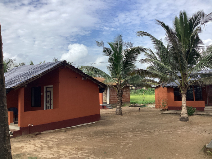 Exterior & Views 1, Coconut Tree cottages, Uttara Kannada
