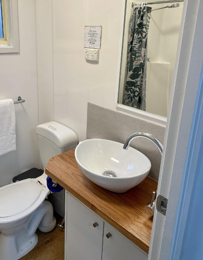 Bathroom 3, Kanasta Caravan Park, Melbourne