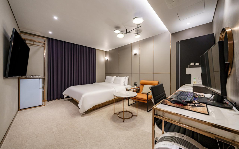 Bedroom 4, Asan Brown Dot Asan Terminal Branch, Asan