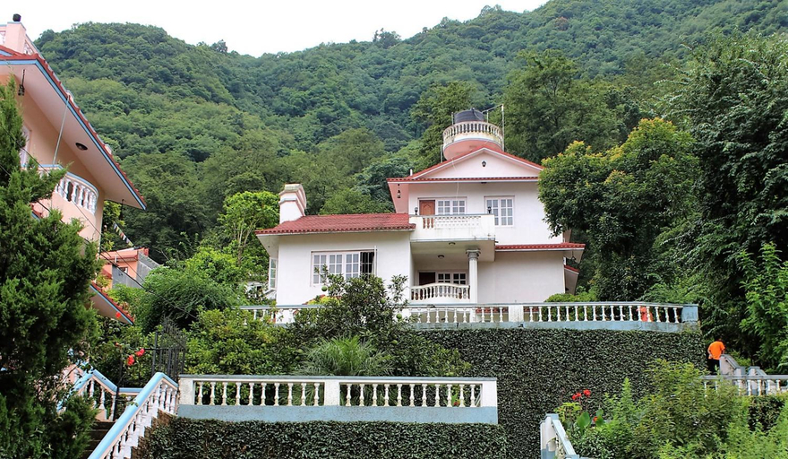 Exterior & Views