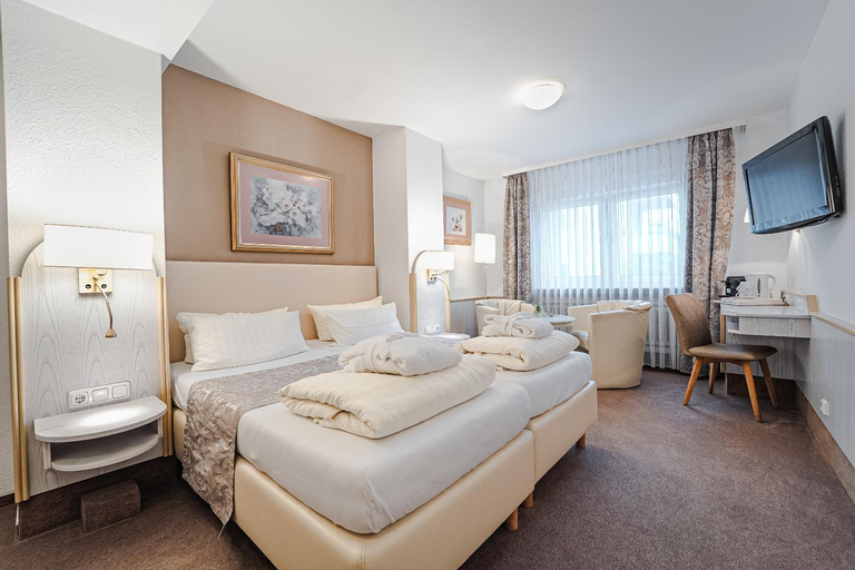 Bedroom 2, Sletz Parkhotel - Superior, Gießen