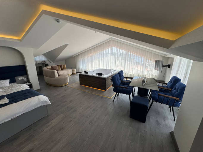 Room 5, Refletion of the Bosphorus, Beşiktaş