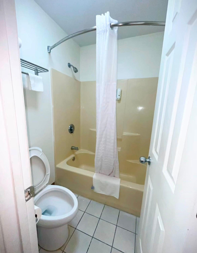 Bathroom 4, Quality Inn Bainbridge, Decatur
