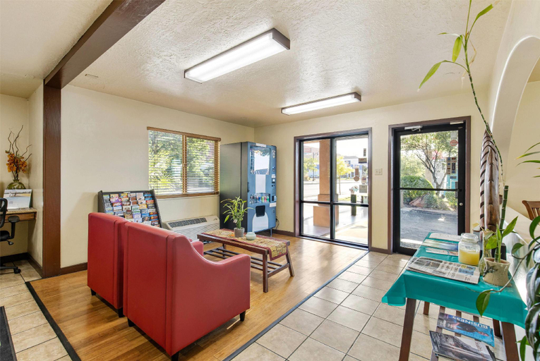 Public Area 2, Super 8 by Wyndham St. George UT, Washington